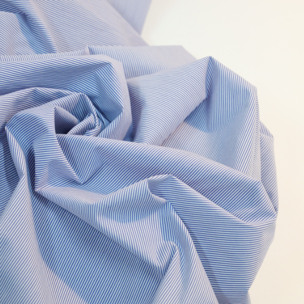 Tissu Poly-coton bleu à rayures - blanches