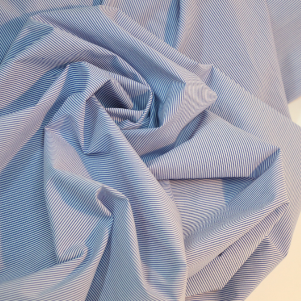 Tissu Poly-coton bleu à rayures - blanches