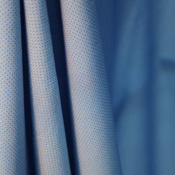 Tissu popeline de coton - bleu à motif blanc